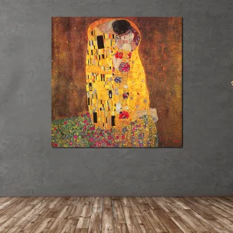 Frame Klimt com reprodução de 'O Beijo' em tela pendurada numa parede cinzenta