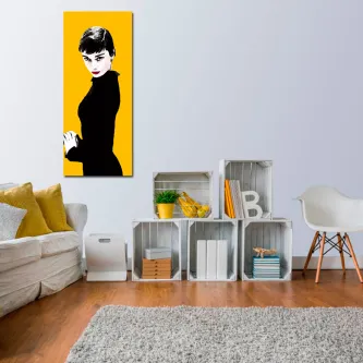 Retrato feminino pop art em preto sobre fundo amarelo