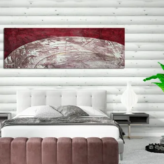 Pintura abstrata horizontal grená e cinzento sobre parede branca atrás de cama