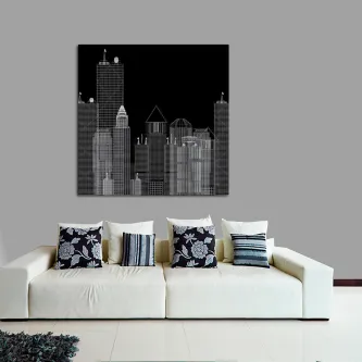 Pintura arquitetônica em preto e branco de skyline urbano sobre parede cinzenta acima de sofá branco