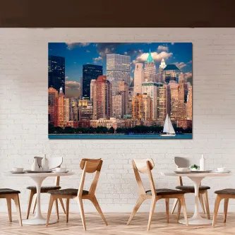 Pintura de skyline de Nova Iorque com arranha-céus ao pôr do sol e vela no rio