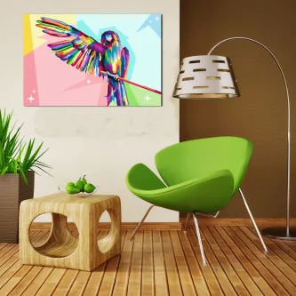 Pintura de papagaio colorido em tela pendurada numa sala moderna