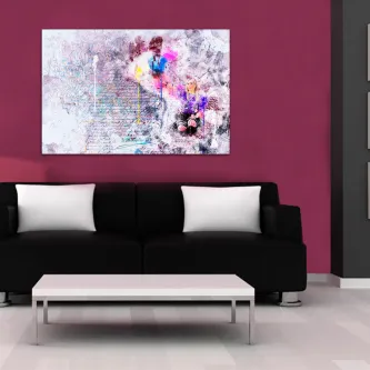 Figura da tabela na carta, tela abstrata colorida numa parede rosa acima de sofá preto