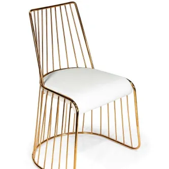 Cadeira de design em metal dourado com assento branco estofado