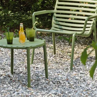 Uma bela mesa Doga: a união entre o design moderno e o ambiente aconchegante de casa.