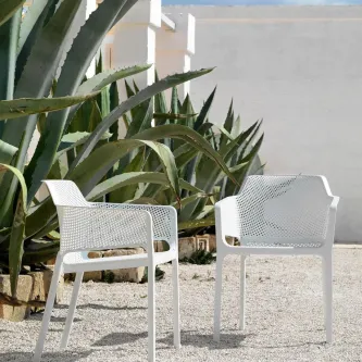 A cadeira Net é a combinação perfeita entre conforto e estilo. Seu design moderno e elegante promove o bem-estar e ajuda a melhorar sua postura.