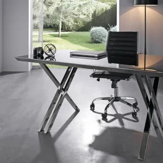 Secretária Veneza com tampo cinzento e pernas cromadas em X, cadeira de escritório preta