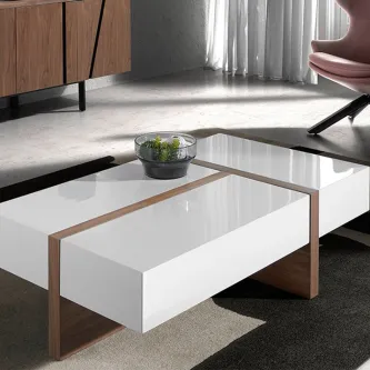 Mesa de centro Marsala branca lacada com estrutura de madeira e vaso decorativo