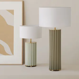 Candeeiro de mesa Sonica com base canelada verde e abajur branco