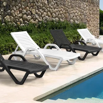 Descanse e relaxe com estilo na nossa espreguiçadeira Woody, um item essencial para qualquer espaço ao ar livre!