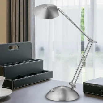 Um clássico que nunca sai de moda: o Candeeiro de Secretária Calcio. Versátil e elegante, é uma peça ideal para iluminar qualquer ambiente.