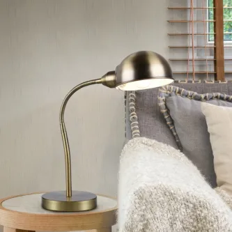 Não há melhor forma de decorar o seu escritório do que com o estilo único e elegante do Candeeiro de Secretária Perry. É um acessório sofisticado para qualquer ambiente!