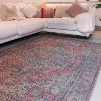 O tapete Kaya Iman é a escolha ideal para dar um toque de elegância e sofisticação a qualquer ambiente, criando um visual único e exclusivo.