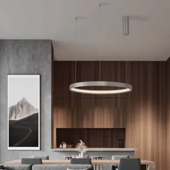 Iluminação moderna para o seu lar! O candeeiro de teto Perrine Super é a escolha certa para dar um toque de sofisticação e elegância à sua decoração.