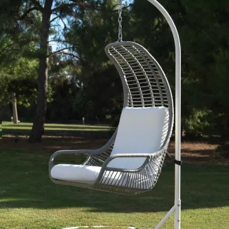 A cadeira suspensa Siena é a escolha ideal para quem procura combinar estilo e conforto em seu ambiente.