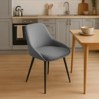 Cadeira Elmira cinzenta estofada com pernas metálicas pretas junto à mesa de jantar