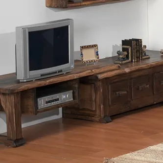 Base TV rústica tosca em madeira maciça com televisão CRT, prateleira e gavetas