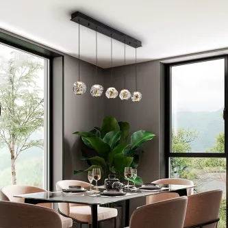 Candeeiro de teto Zaria com cinco globos de vidro pendentes sobre mesa de jantar