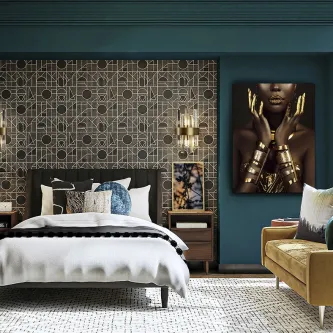 Quadro Sombra y Oro retrato feminino com pele escura, maquilhagem e jóias douradas