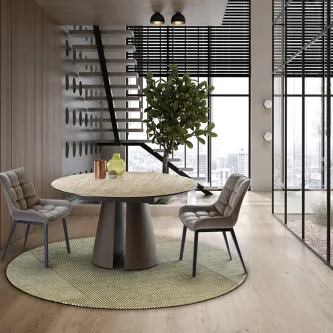 Mesa de jantar Samara redonda em madeira com três cadeiras