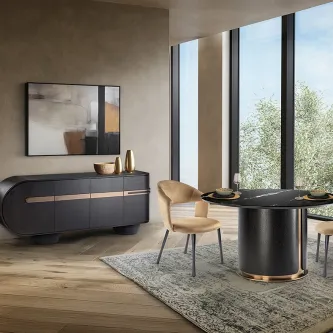 Mesa de jantar Luca com tampo em mármore preto e base cilíndrica com detalhes em ouro rosa