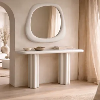 Consola branca com espelho oval e pés cilíndricos em ambiente neutro