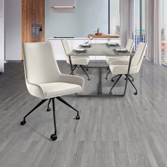 Cadeira de escritório Diane bege com base preta e rodízios, em sala moderna