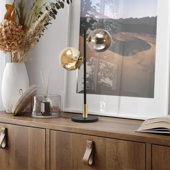 Candeeiro de mesa dark com dois globos metálicos, base preta e detalhe dourado