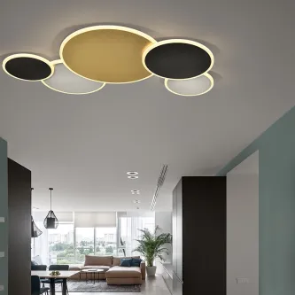 Plafon Umbra Big com discos circulares iluminados sobre sala moderna