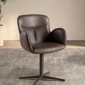 Cadeira giratória Ovar em pele castanha com braços e base em cruz
