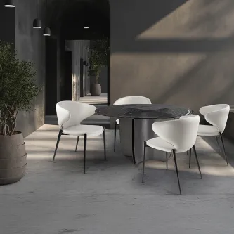 Cadeira Alize branca, quatro unidades em redor de mesa de jantar em ambiente minimalista