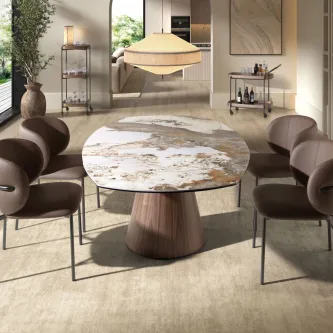 Mesa de jantar extensível Solti com tampo oval em mármore e base cónica de madeira