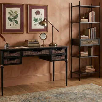 Secretária Trivol preta com gavetas em palhinha, candeeiro e estante metálica