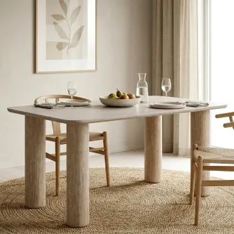 Mesa de jantar Dirta travertino oval com pernas cilíndricas e cadeiras de madeira