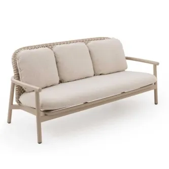 Sofá de jardim Dualis bege com três almofadas, estrutura leve e encosto trançado