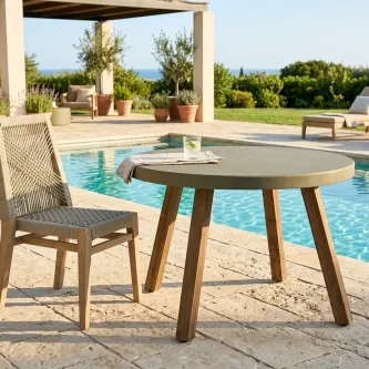 Mesa de jardim Croci redonda cinzenta com quatro pernas inclinadas em madeira