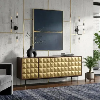 Aparador Luxar com frentes douradas em relevo geométrico e pés finos escuros