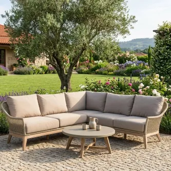 Conjunto sofá de canto exterior bege com almofadas e mesa de centro redonda em jardim
