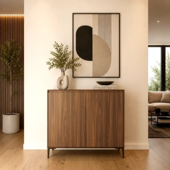 Sapateira Márcia em madeira com vaso decorativo e quadro geométrico
