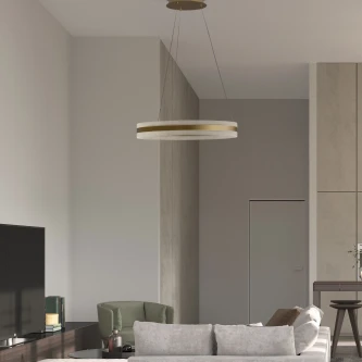 Candeeiro de teto Agos D60 anel branco e dourado suspenso sobre sala moderna