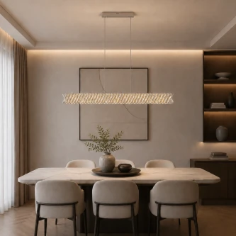 Candeeiro de teto Arietta linear suspenso sobre mesa de jantar minimalista