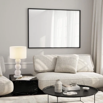 Candeeiro de mesa chamois branco com base de bolas e abat-jour cilíndrico junto ao sofá