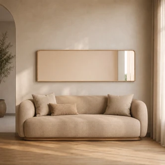 Moldura com espelho Aura retangular de moldura fina acima de sofá bege em sala minimalista