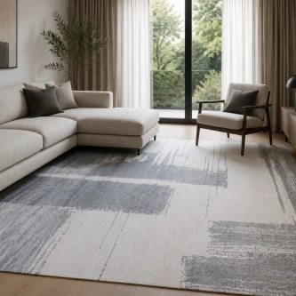 Tapete Urban cinzento com padrão geométrico abstrato numa sala com sofá e janela