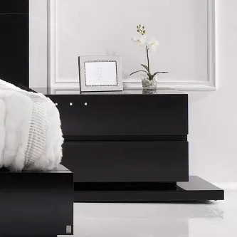 Mesa de cabeceira Coimbra preta com duas gavetas e decoração minimalista