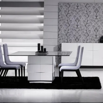 Mesa de jantar Coimbra com tampo de vidro, base branca e quatro cadeiras cinzentas
