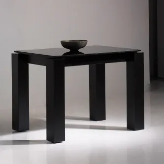 Mesa Coimbra quadrada preta com taça decorativa no centro