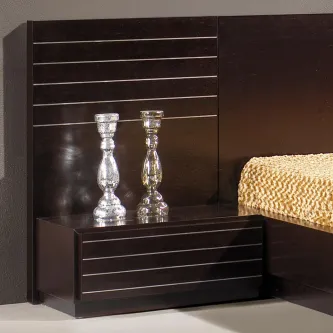 Mesa de cabeceira 20 Porto em madeira escura com gaveta e dois castiçais