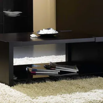 Mesa de centro pentagono preta com prateleira inferior e revistas