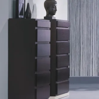 Camiseiro Sette em madeira escura com várias gavetas e busto decorativo